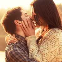 情侣接吻图片很幸福的 爱你到地老天荒